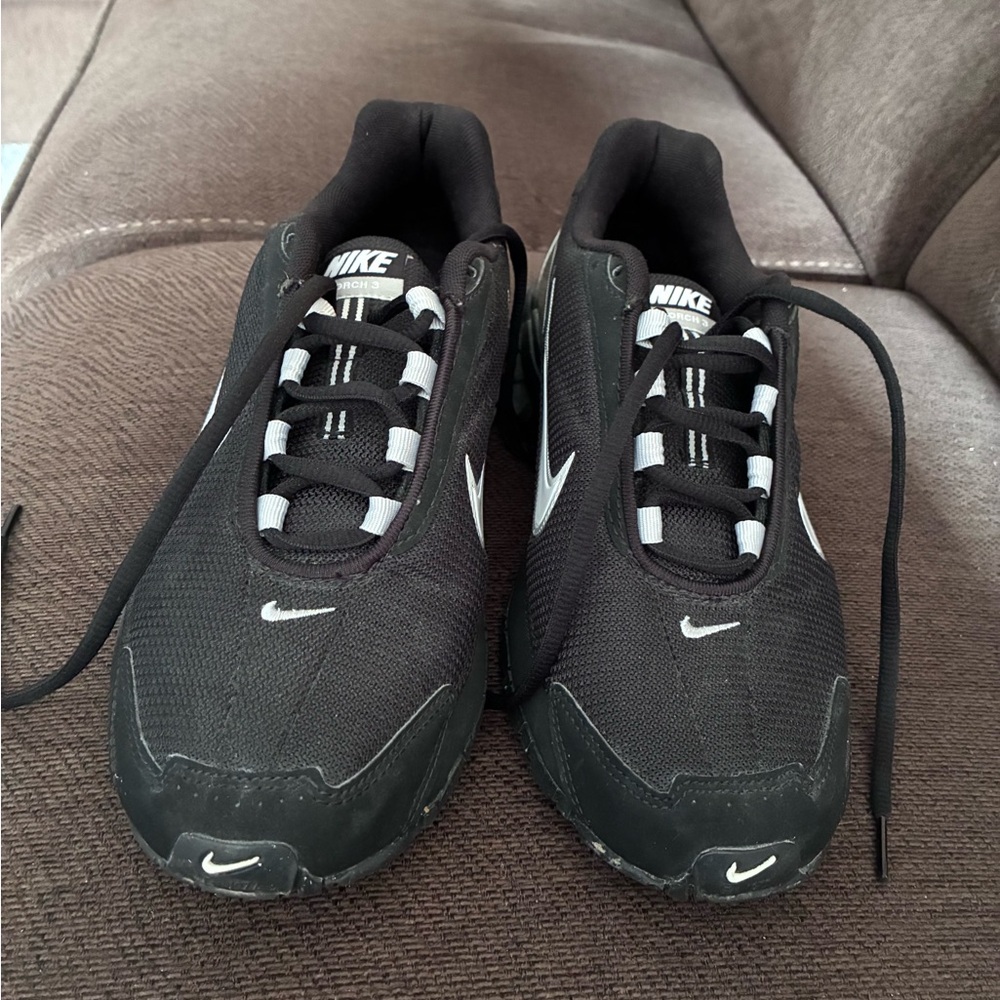 Nike Men's Black and White Sneakers